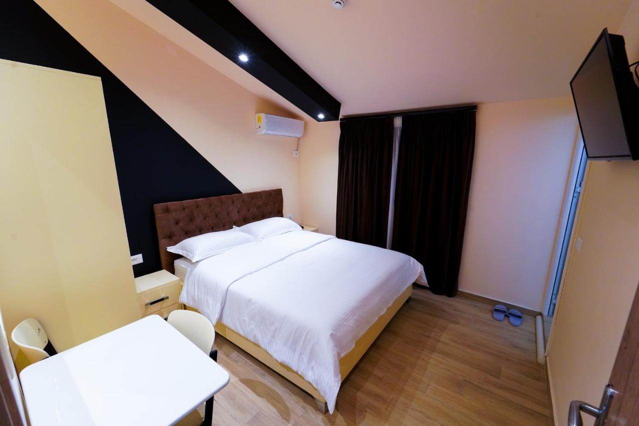 Sr99 Hotel Tiranë Luaran gambar