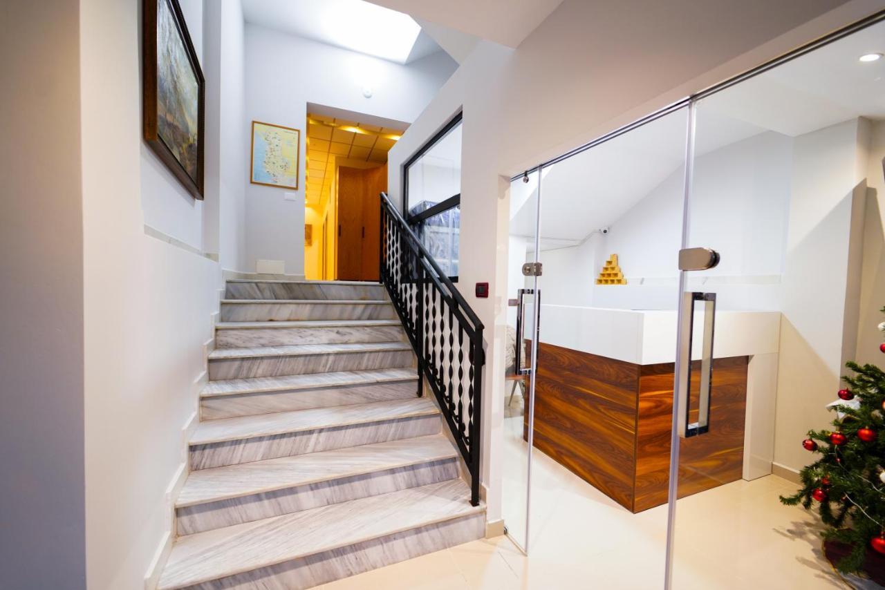 Sr99 Hotel Tiranë Luaran gambar