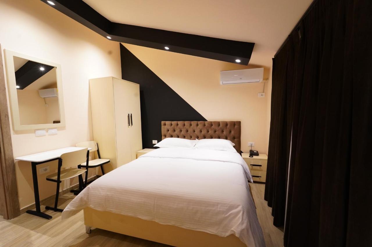 Sr99 Hotel Tiranë Luaran gambar
