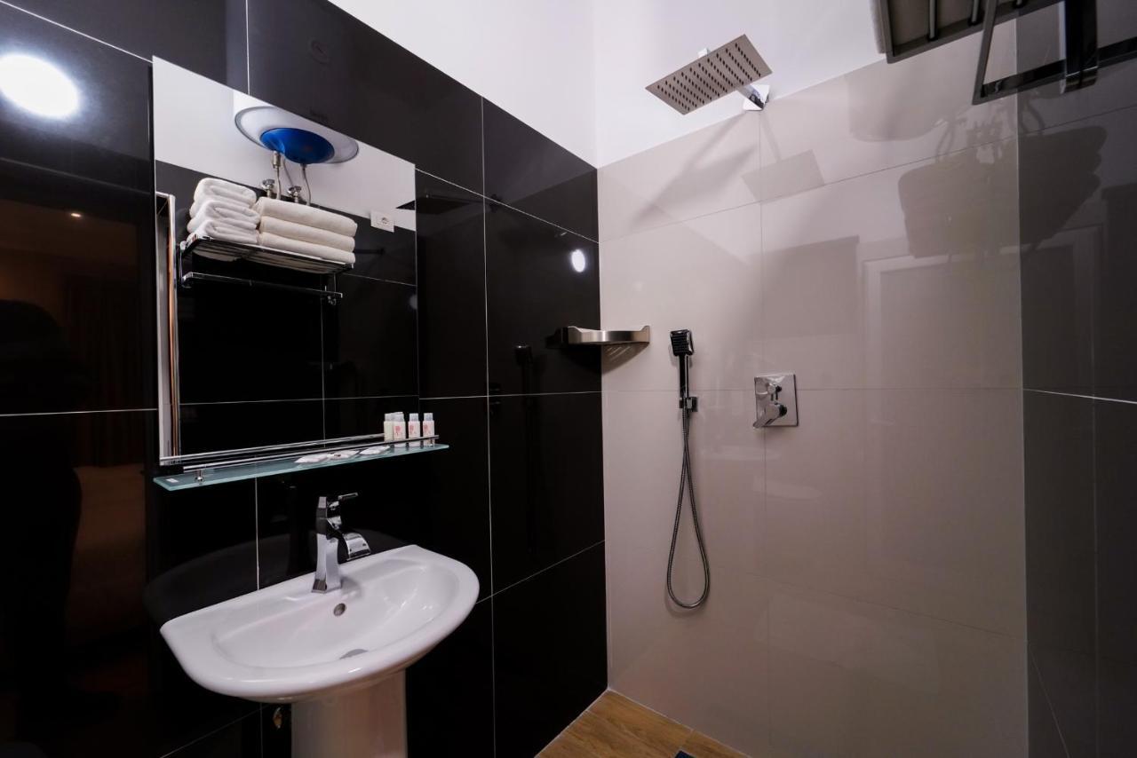 Sr99 Hotel Tiranë Luaran gambar