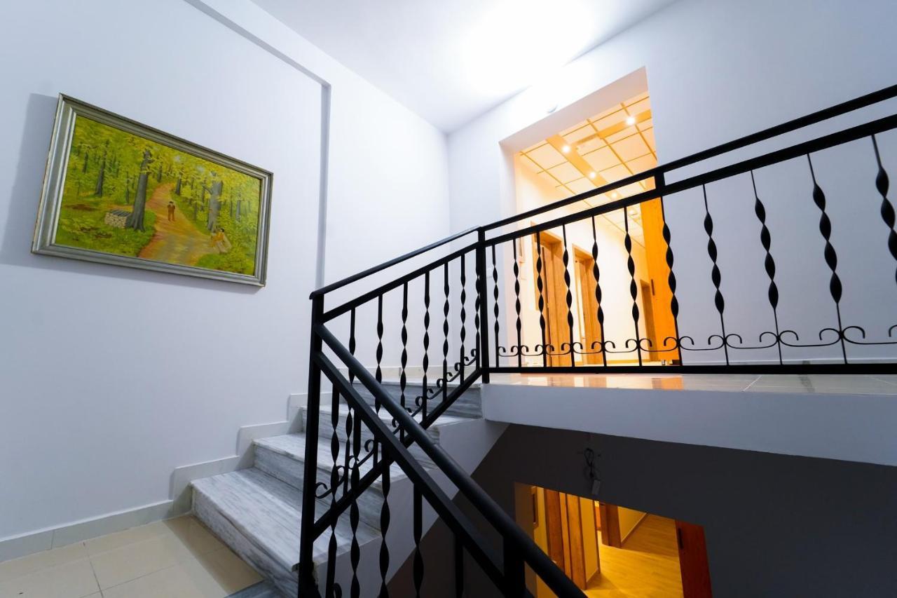 Sr99 Hotel Tiranë Luaran gambar