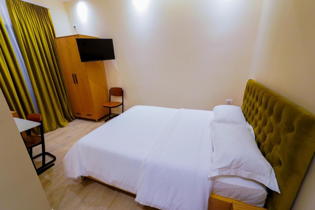 Sr99 Hotel Tiranë Luaran gambar