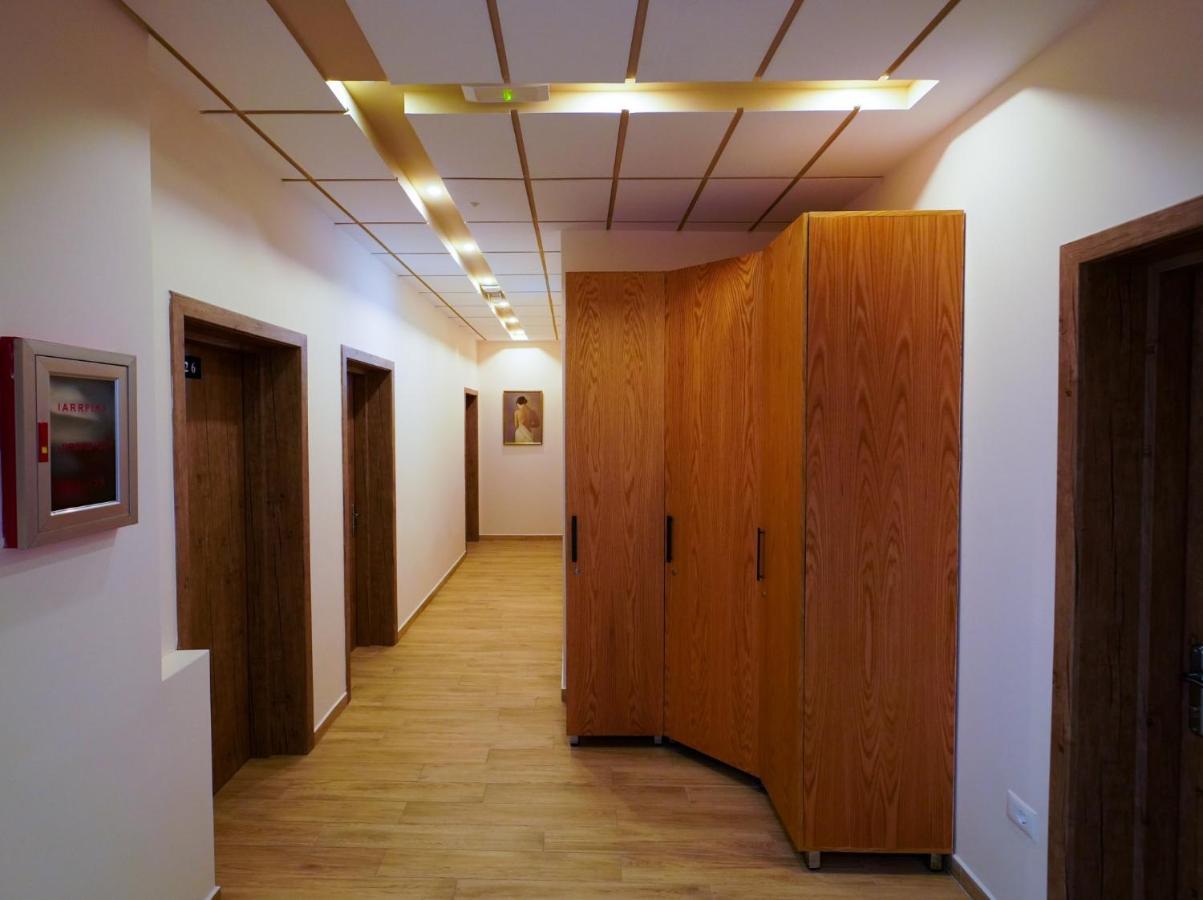 Sr99 Hotel Tiranë Luaran gambar