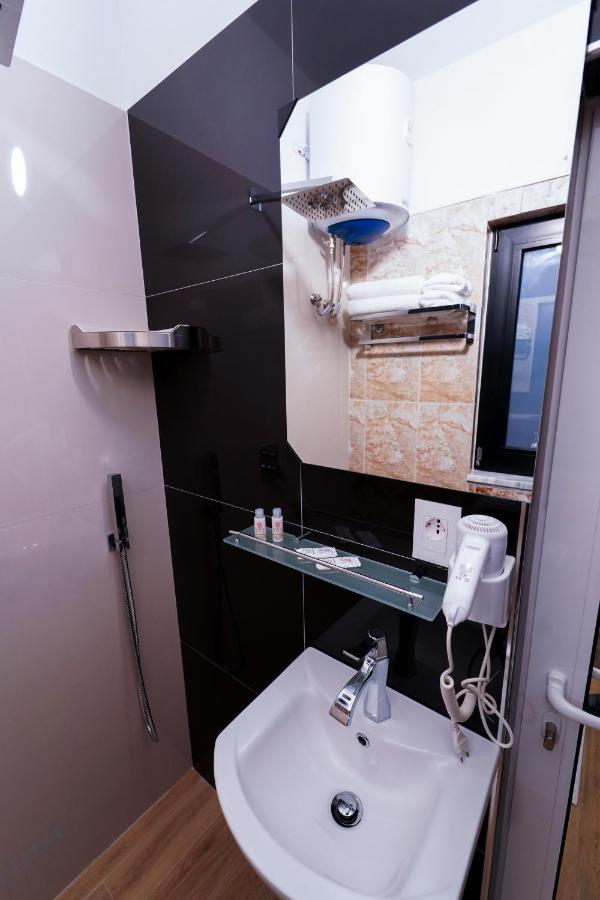 Sr99 Hotel Tiranë Luaran gambar