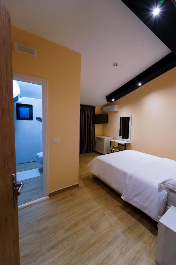 Sr99 Hotel Tiranë Luaran gambar