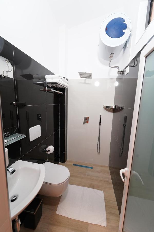 Sr99 Hotel Tiranë Luaran gambar