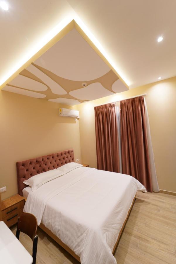 Sr99 Hotel Tiranë Luaran gambar
