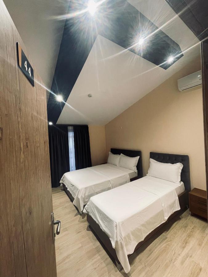 Sr99 Hotel Tiranë Luaran gambar